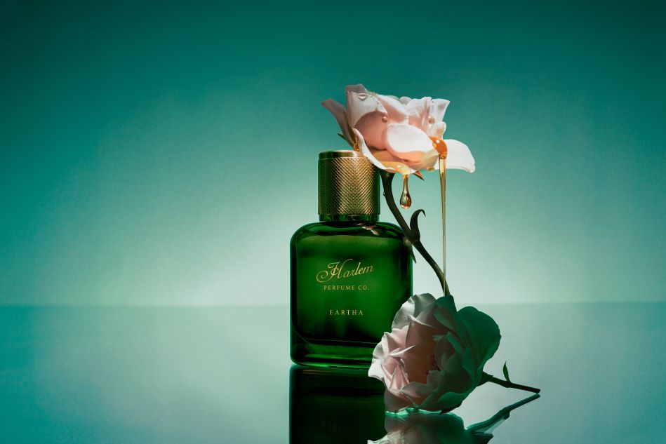 lifestyle image of Eartha eau de parfum and smoked rose